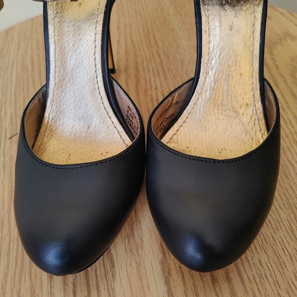 Diba Black heels with gold detailing shoes size 6.5 - Picture 7 of 11